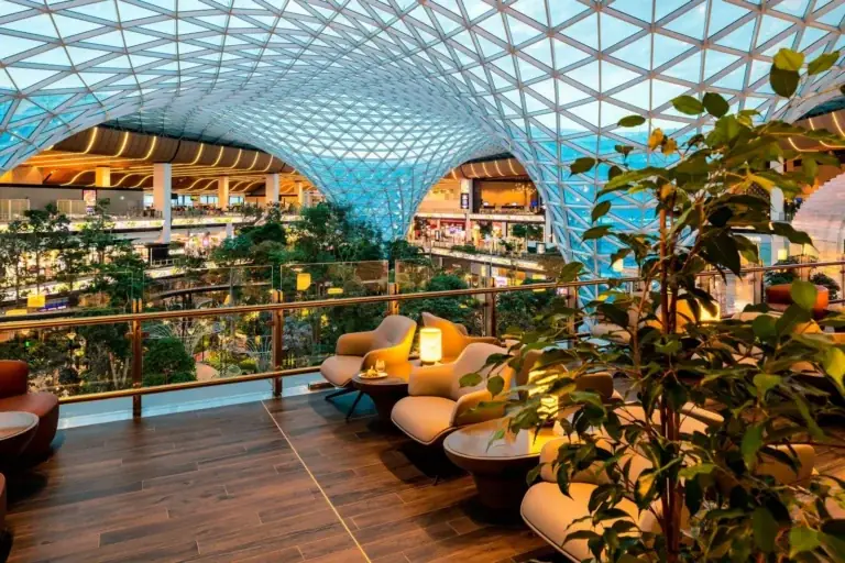 Best First Class Airport Lounges United States: Logistics Guide