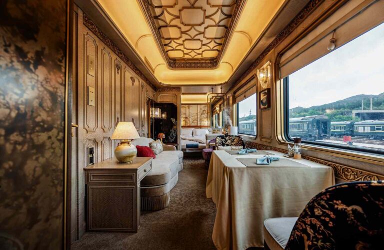 Luxury First Class Train Travel USA: Complete Experiential Guide